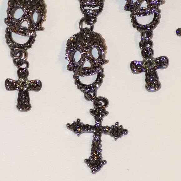 New Eye Candy Glass Crystals Tiered Skulls & Crosses Statement Bib Necklace - Picture 8 of 9